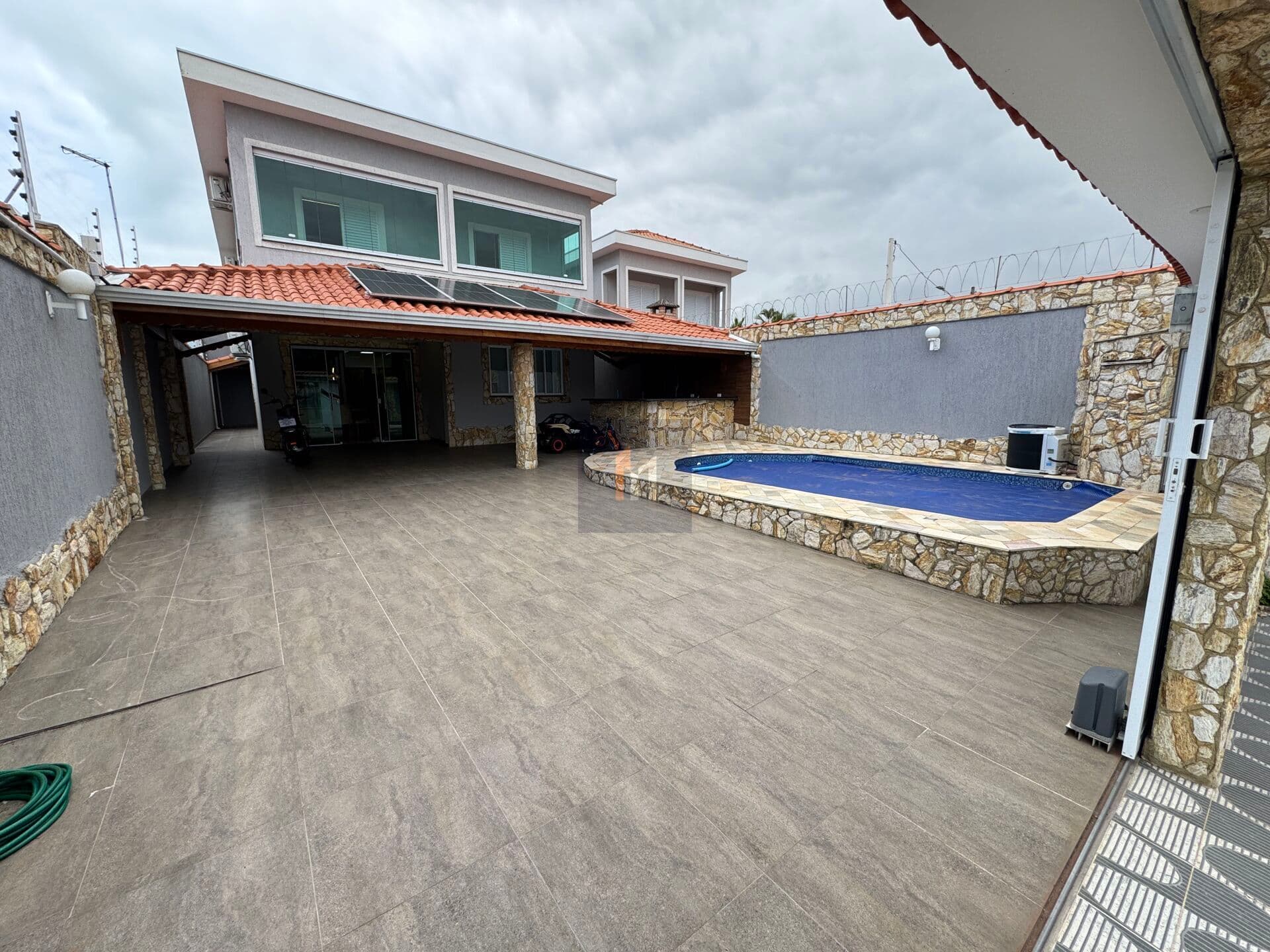 Sobrado alto padrão, 5 suites, piscina, area gourmet, Florida