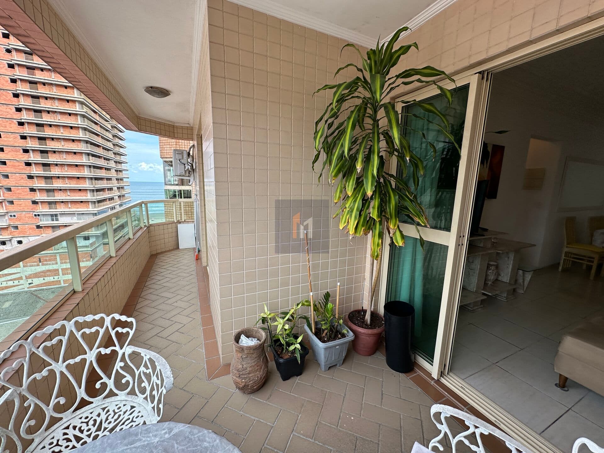 Apartamento à venda no bairro canto do forte em Praia Grande, SP. 3 quartos sendo 2 suíte
