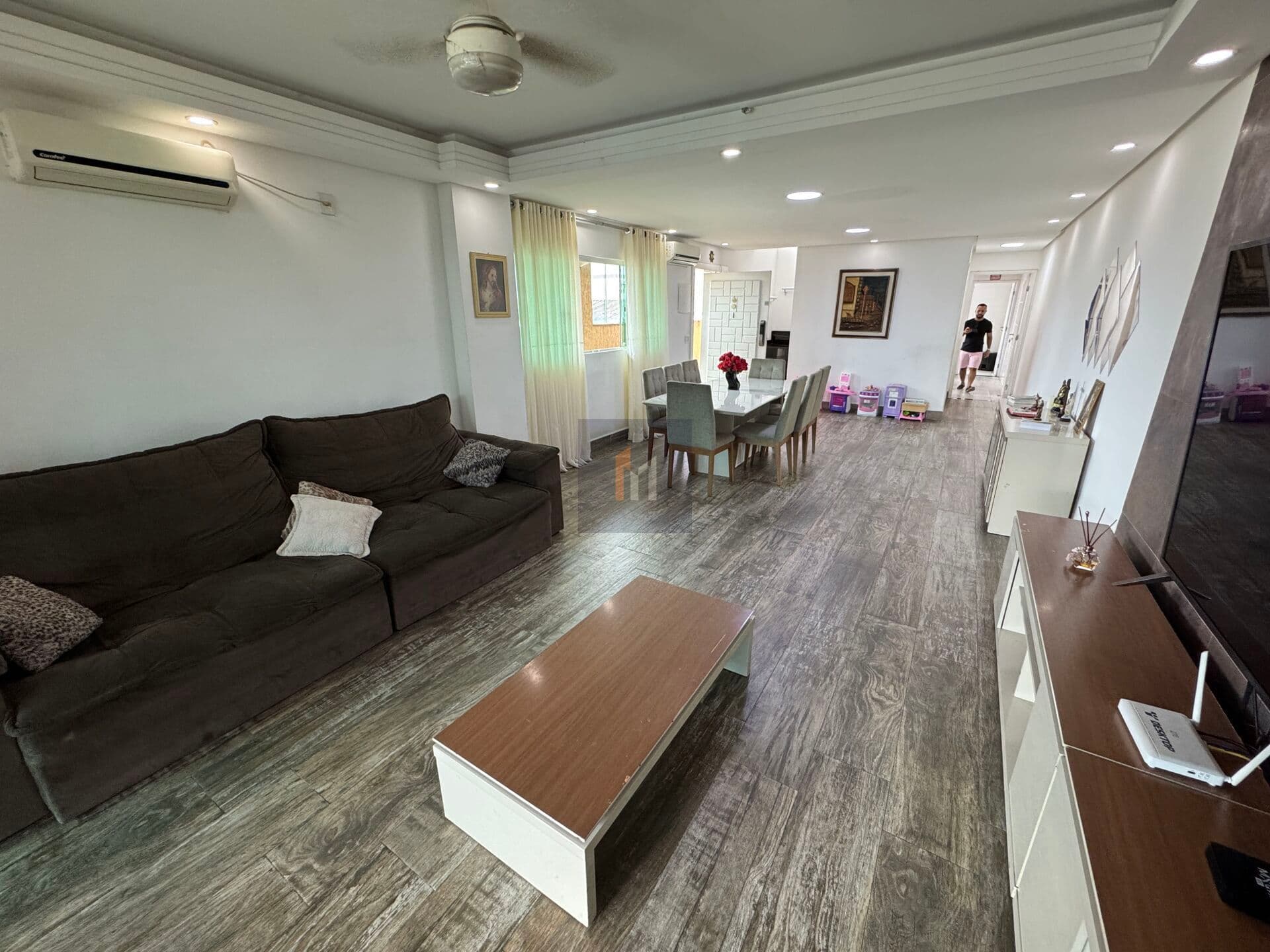 Casa Triplex, com 3 dormitórios com piscina e area gourmet