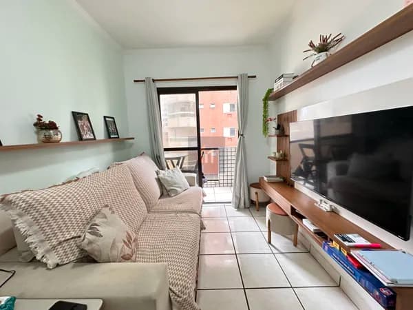 Apartamento Mobiliado à venda na Aviação Praia Grande, SP. 1 dormitório, sala, sacada!