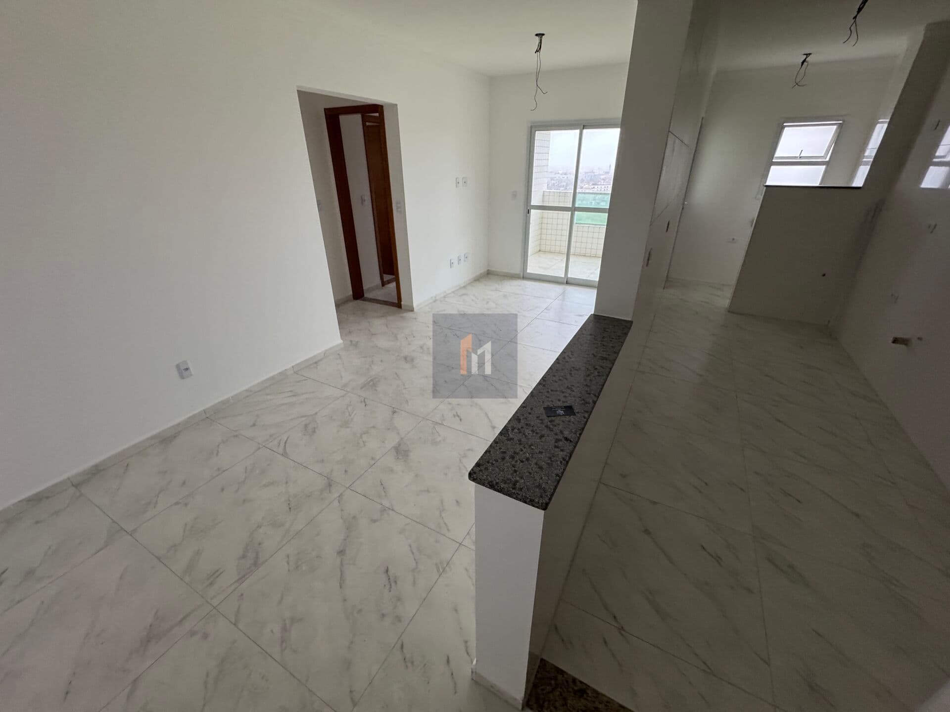 Apartamento 2 dormitorios sendo 1 suite, 1 vaga, mirim