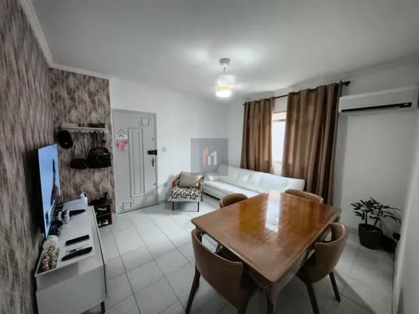 Apartamento semi mobiliado à venda no Boqueirão Praia Grande, SP. 2 dormitórios com sacada, sendo um suíte!