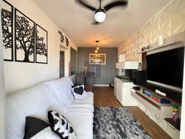 Apartamento com duas sacadas à venda no bairro Guilhermina em Praia Grande, SP. Com 2 dormitórios, sendo suítes!