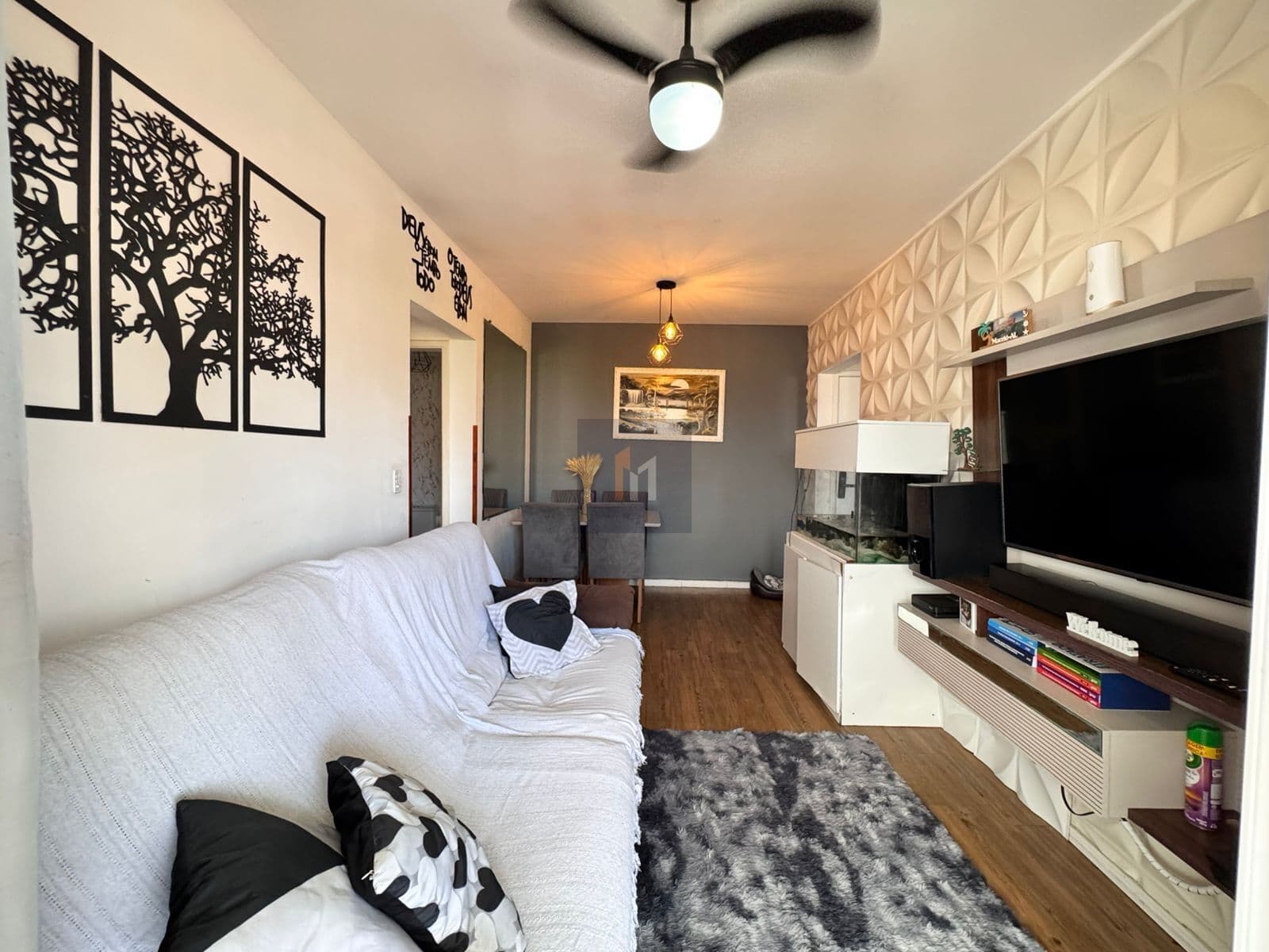 Apartamento com duas sacadas à venda no bairro Guilhermina em Praia Grande, SP. Com 2 dormitórios, sendo suítes!
