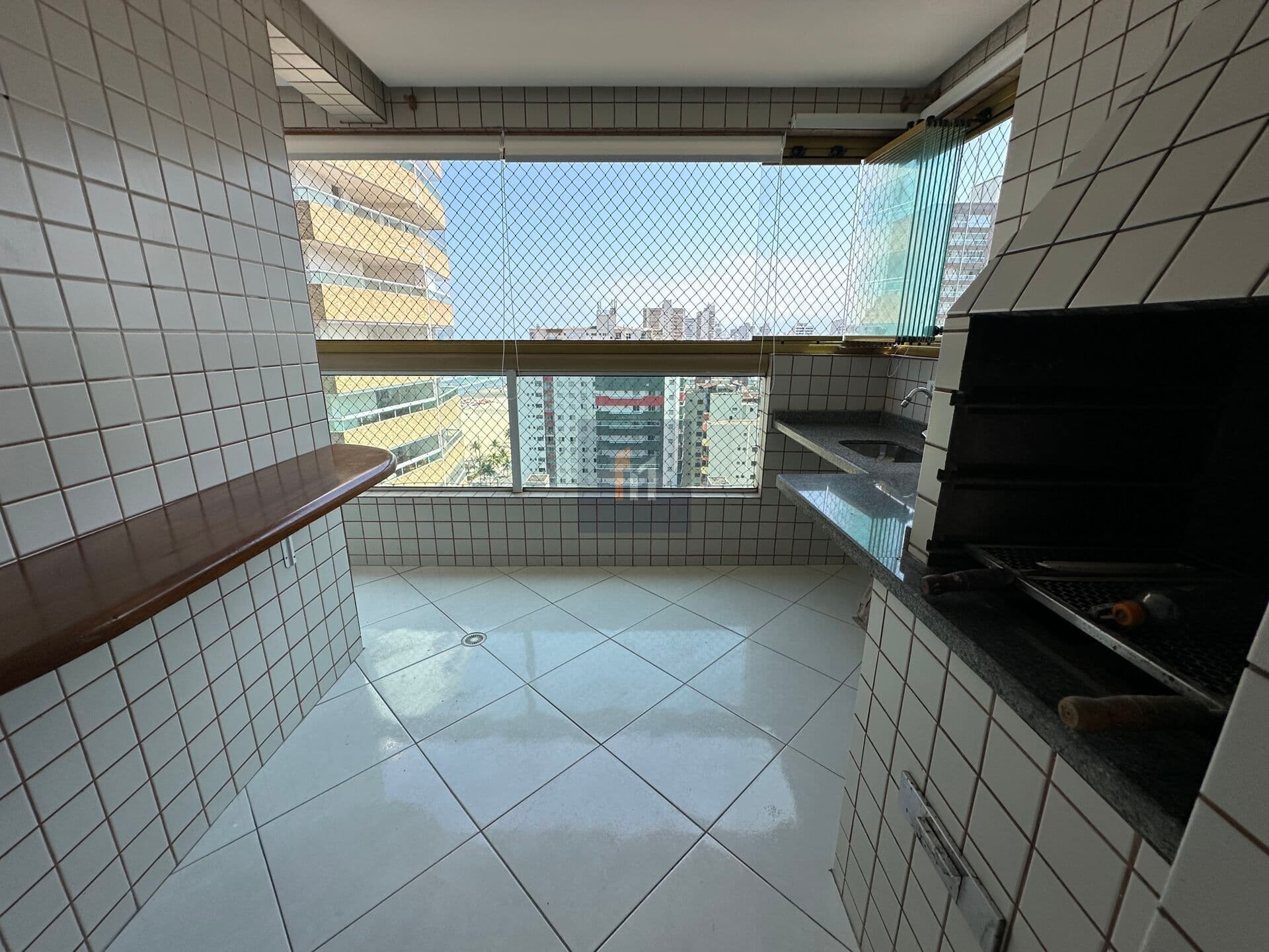 Apartamento vista mar, 1 suite, 1 banheiro social, 1 vaga, aviação