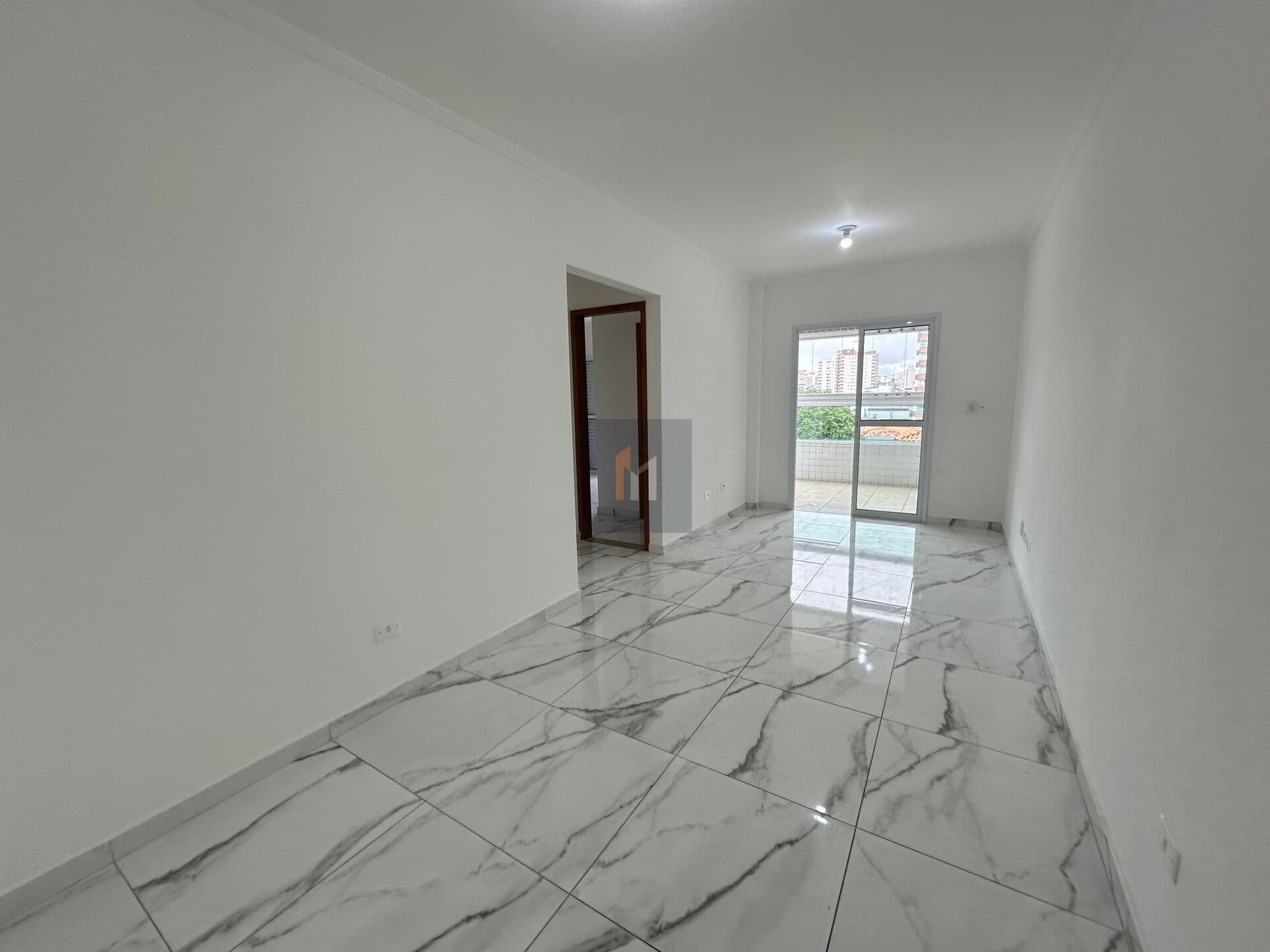Apartamento à venda no bairro Boqueirão em Praia Grande, SP. 2 dormitórios sendo 1 suíte