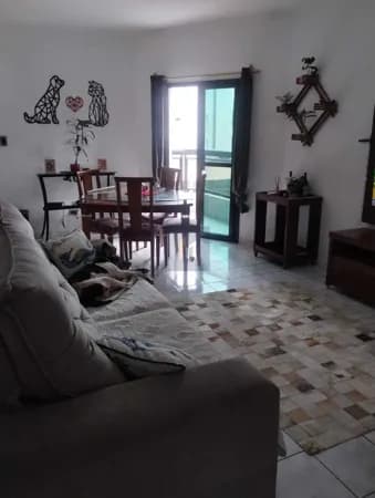 Apartamento à venda no bairro Guilhermina em Praia Grande, SP. 2 dormitórios sendo 1 suíte,