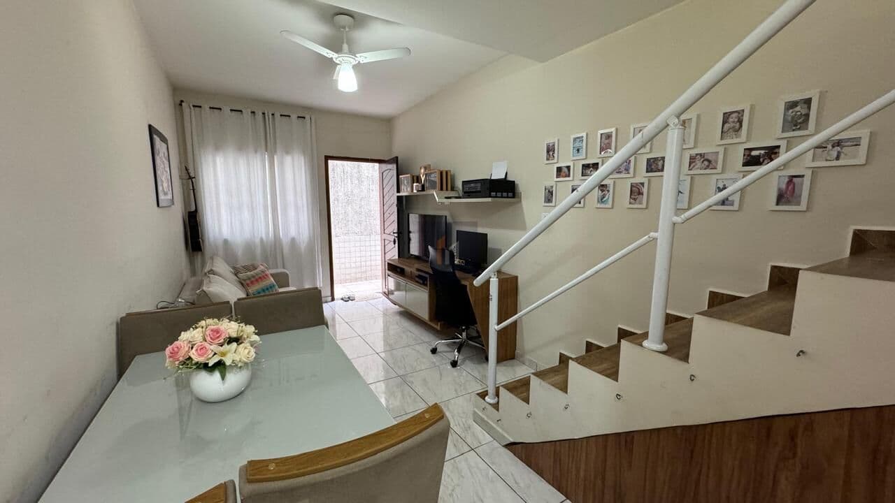 Casa em condomínio à venda no bairro Boqueirão em Praia Grande, SP. 2 dormitórios