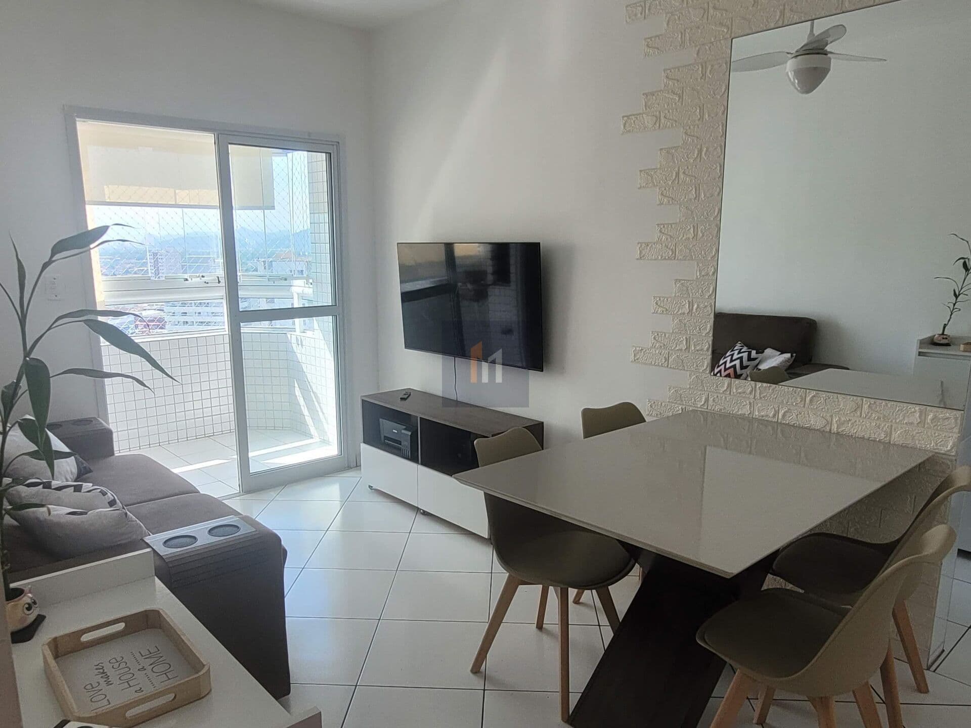 Apartamento à venda com vista para o pôr do sol, no bairro Guilhermina em Praia Grande, SP. 2 dormitórios , 1 suíte!