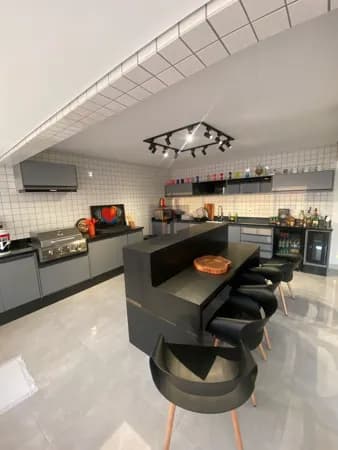 Duplex à venda no bairro Guilhermina em Grande, SP. 3 dormitórios, 2 suítes, 2 vagas!