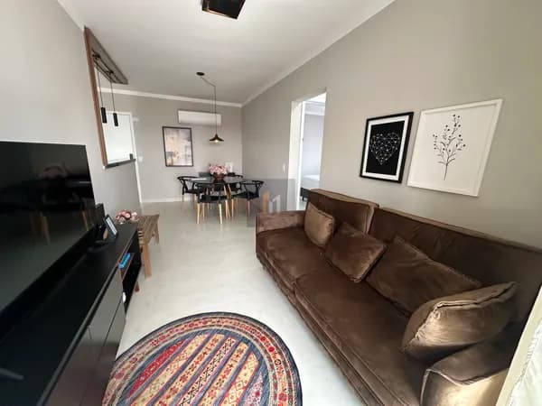 Apartamento à venda no bairro Maracanã em Praia Grande, SP. 2 dormitórios sendo 1 suíte.