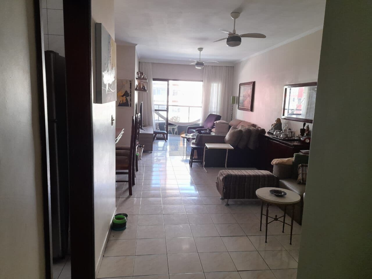 Apartamento à venda no bairro Tupi, em Praia Grande, SP. 2 dormitórios (sendo 1 suíte com sacada)