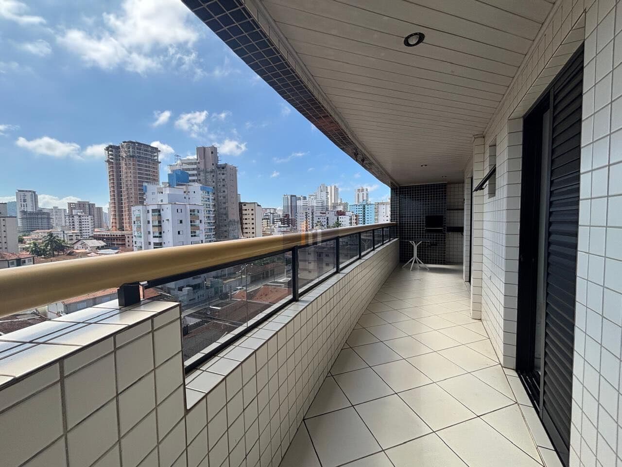 Apartamento 2 dormitórios sendo uma suite, 1 vaga, Guilhermina.