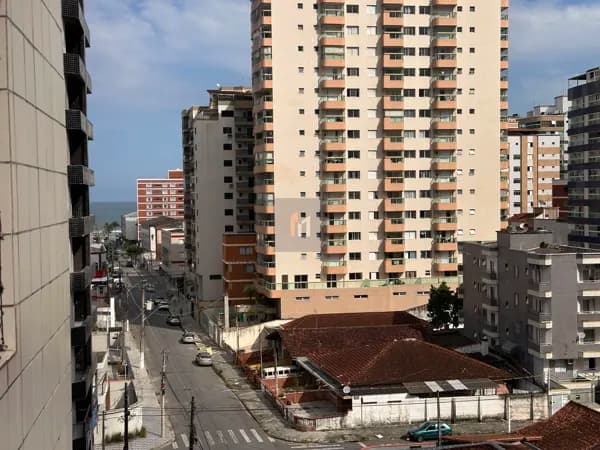 Apartamento à venda na Tupi Praia Grande, SP. 3 dormitórios, sendo um suíte, sala, sacada!