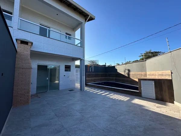 Sobrados Frente Mar com Piscina a venda em Itanhaém novos, 2 dormitórios, sala ampla, cozinha, 2 banheiros sociais, sacada com vista para o mar!