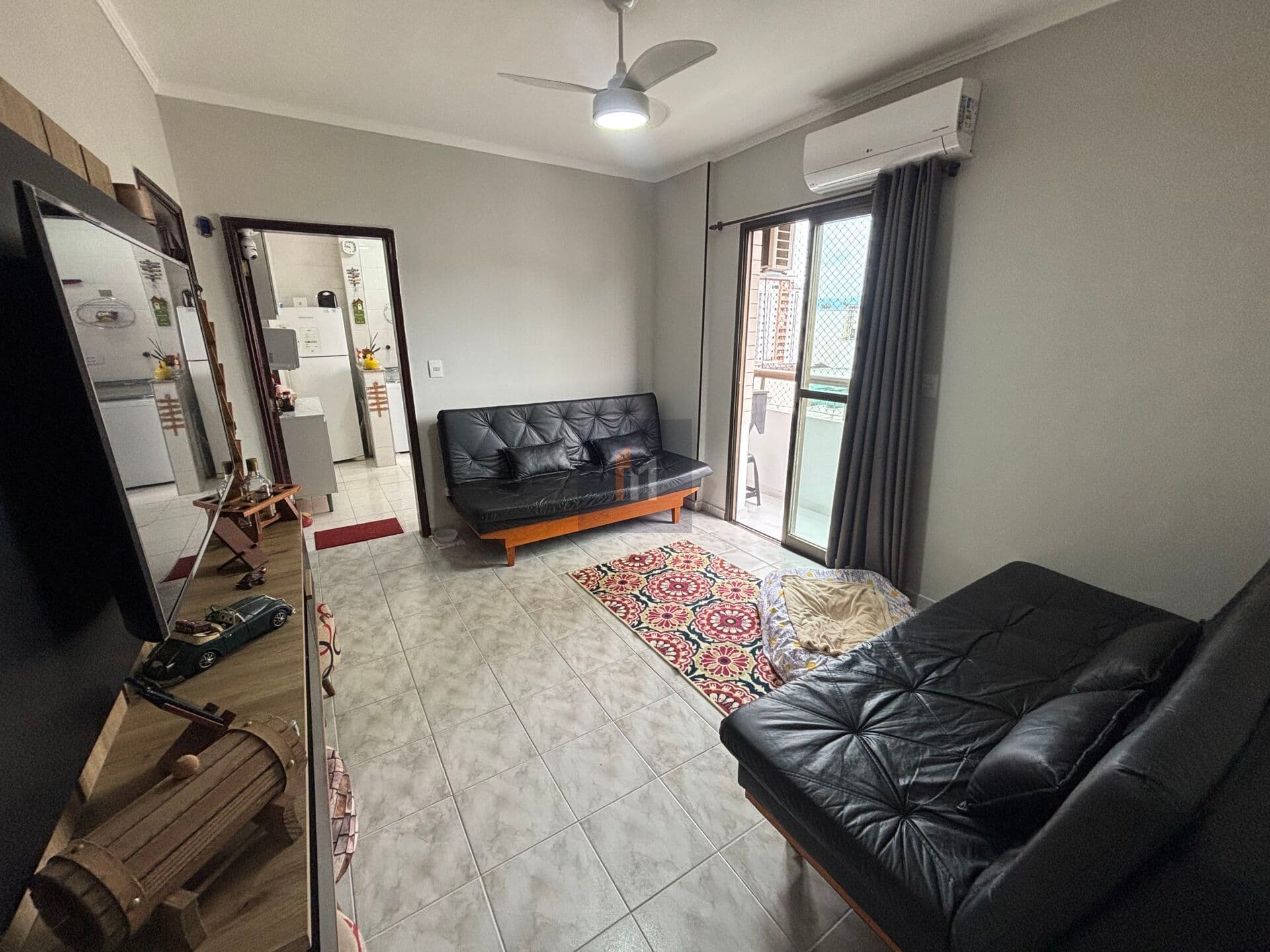 Apartamento à venda no bairro Canto do forte em Praia Grande, SP. 1 dormitório!