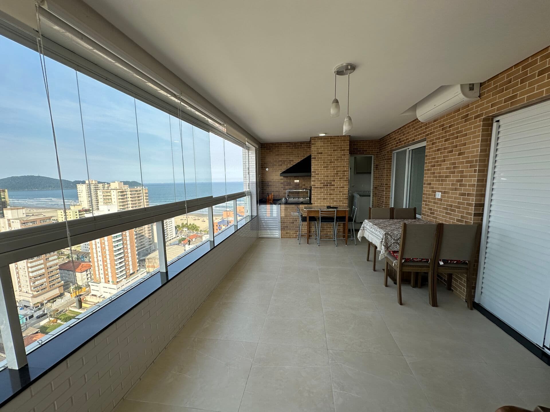 Apartamento à venda no bairro Aviação em Praia Grande, SP. 3 dormitórios sendo 2 suítes