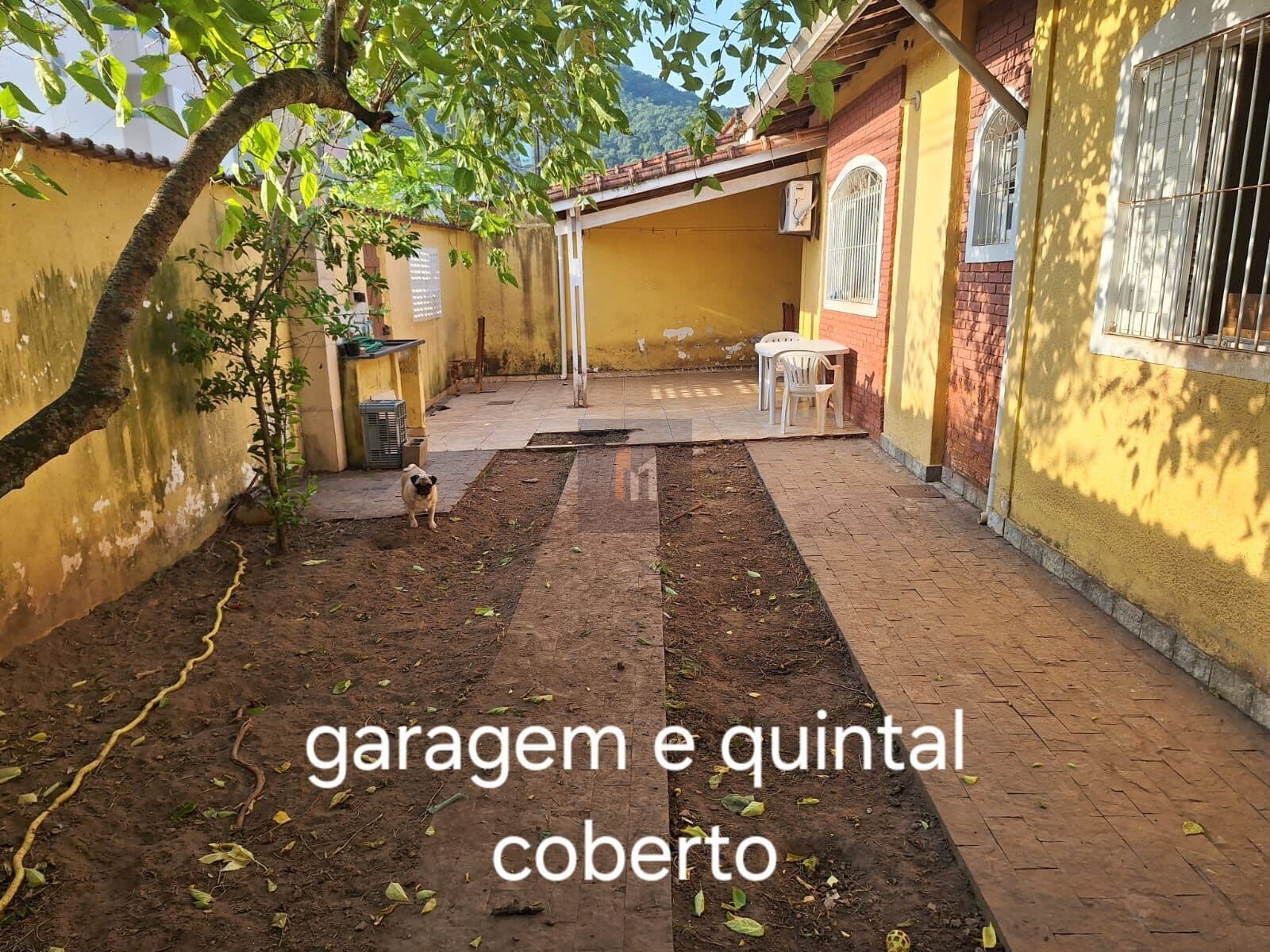 Casa à venda no bairro Canto do Forte em Praia Grande, SP. 2 dormitórios sendo 1 suíte.