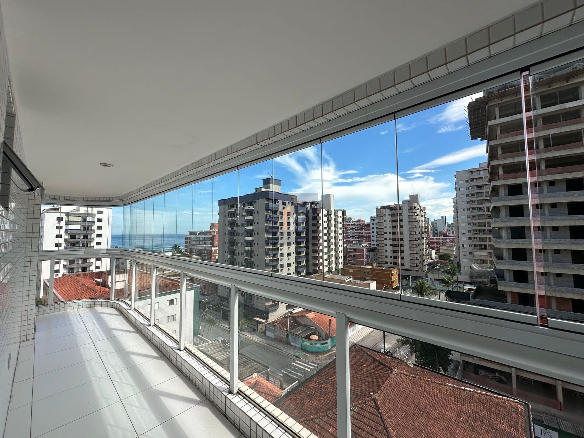 Apartamento à venda no bairro Tupi em Praia Grande, SP. 2 dormitórios, sendo 1 suíte!