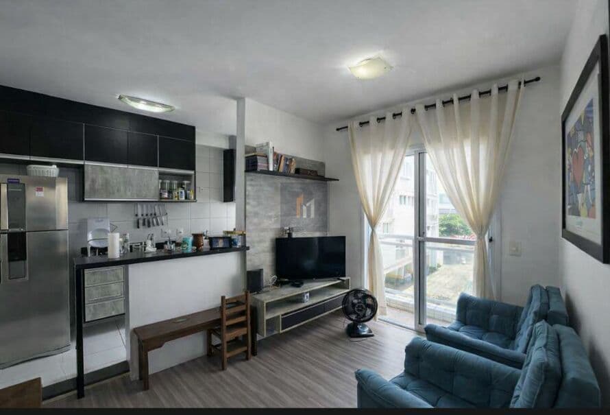 Apartamento semi-mobiliado à venda no bairro Ocian em Praia Grande, SP. Com 2 dormitórios!