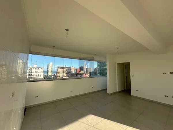 Apartamento vista mar à venda no bairro Guilhermina, em Praia Grande, SP. 2 dormitórios (sendo 1 suíte)