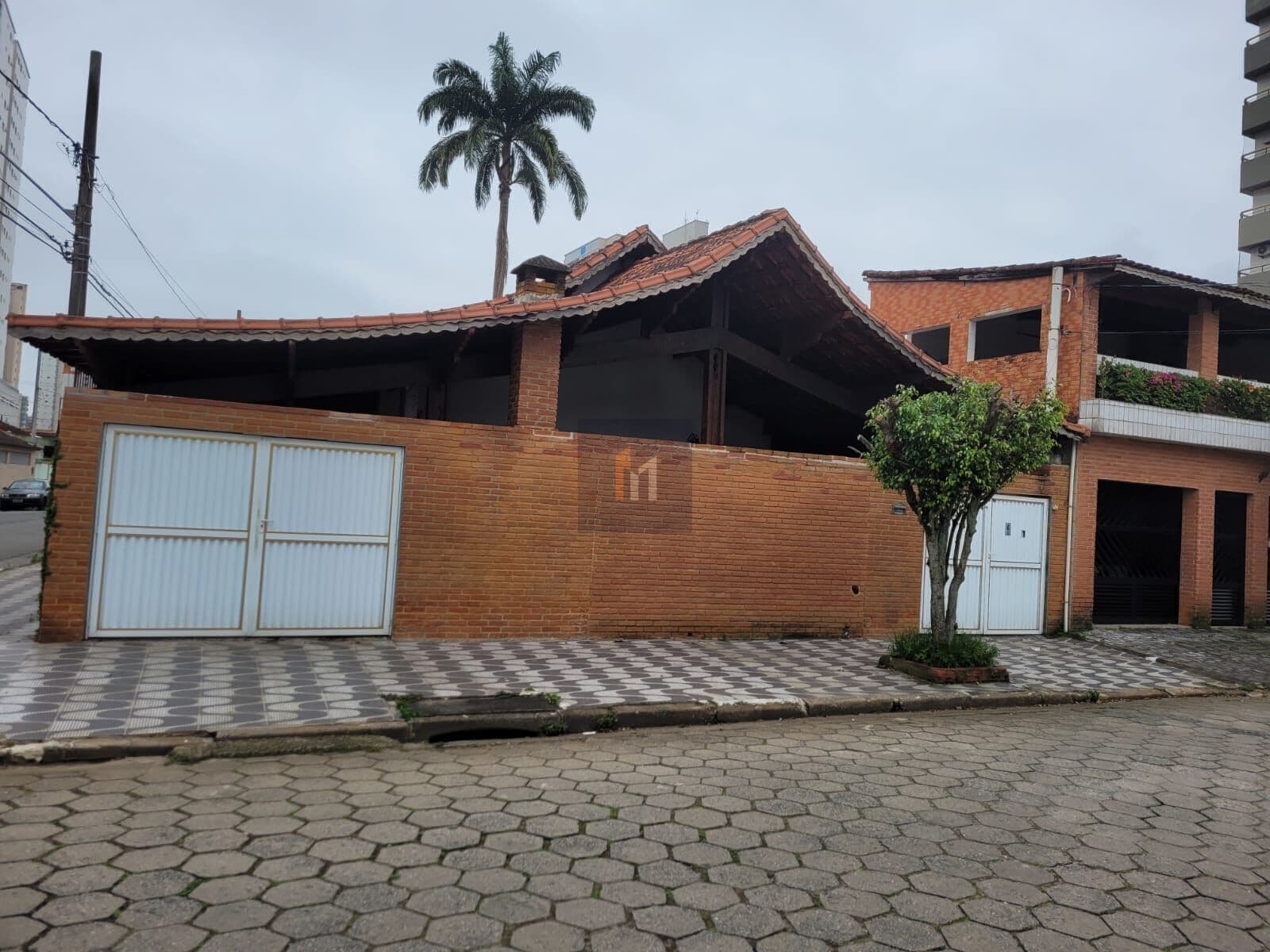 Casa isolada à venda no bairro Aviação em Praia Grande, SP. 3 dormitórios