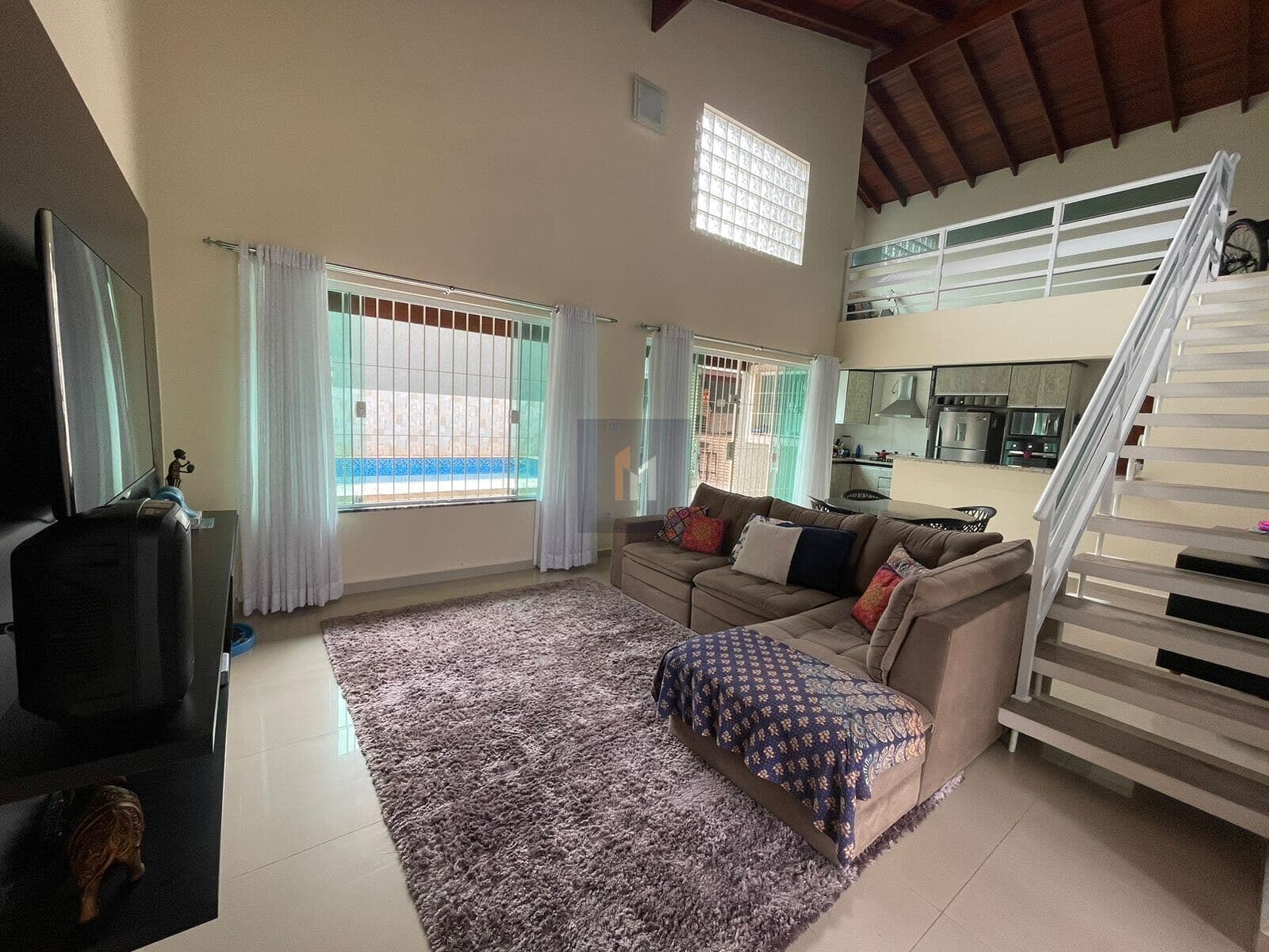 Casa Alto Padrão 4 dormitórios 3 suítes e 4 vagas de garagem no bairro Florida