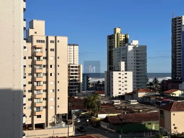 Apartamento mobiliado à venda no bairro Guilhermina em Praia Grande, SP. 1 dormitório, sala dois ambientes com sacada vista para o mar!