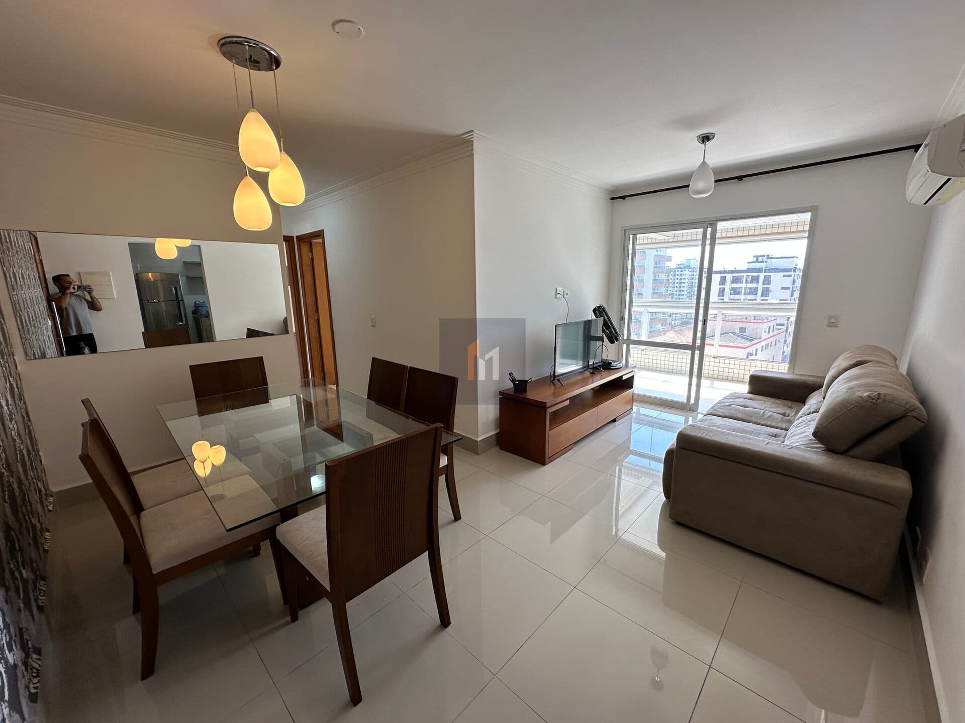 Apartamento à venda no bairro Boqueirão em Praia Grande, SP. 2 dormitórios sendo 1 suíte.