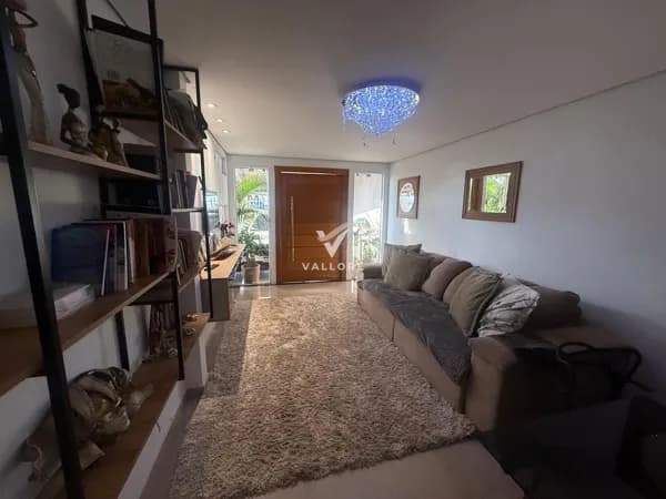 Casa semi-mobiliada com 1 suíte e 2 quartos no Parque Verde - Cascavel/PR