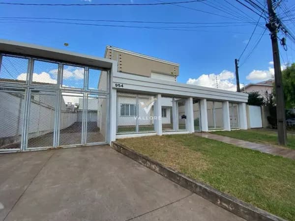 Sobrado com Barracão, 2 suítes e 2 quartos no Alto Alegre - Cascavel/PR