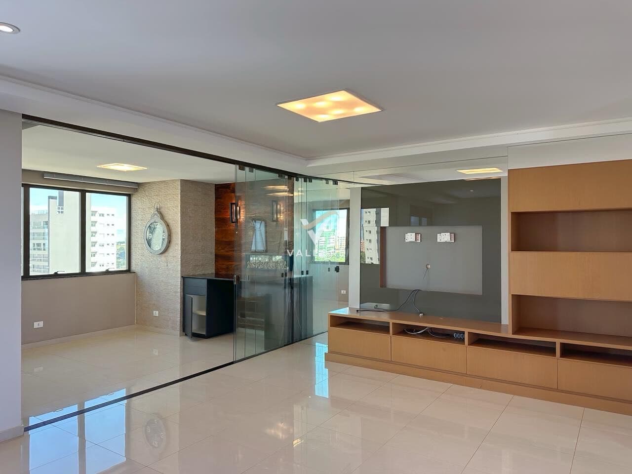 Apartamento semi-mobiliado com 3 quartos e 3 vagas no centro - Cascavel/PR