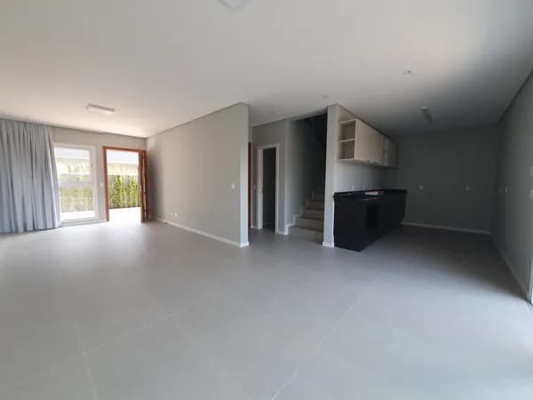 Casa com 3 dormitórios, sendo 1 suíte para alugar, Lagoa da Conceição - Florianópolis/SC