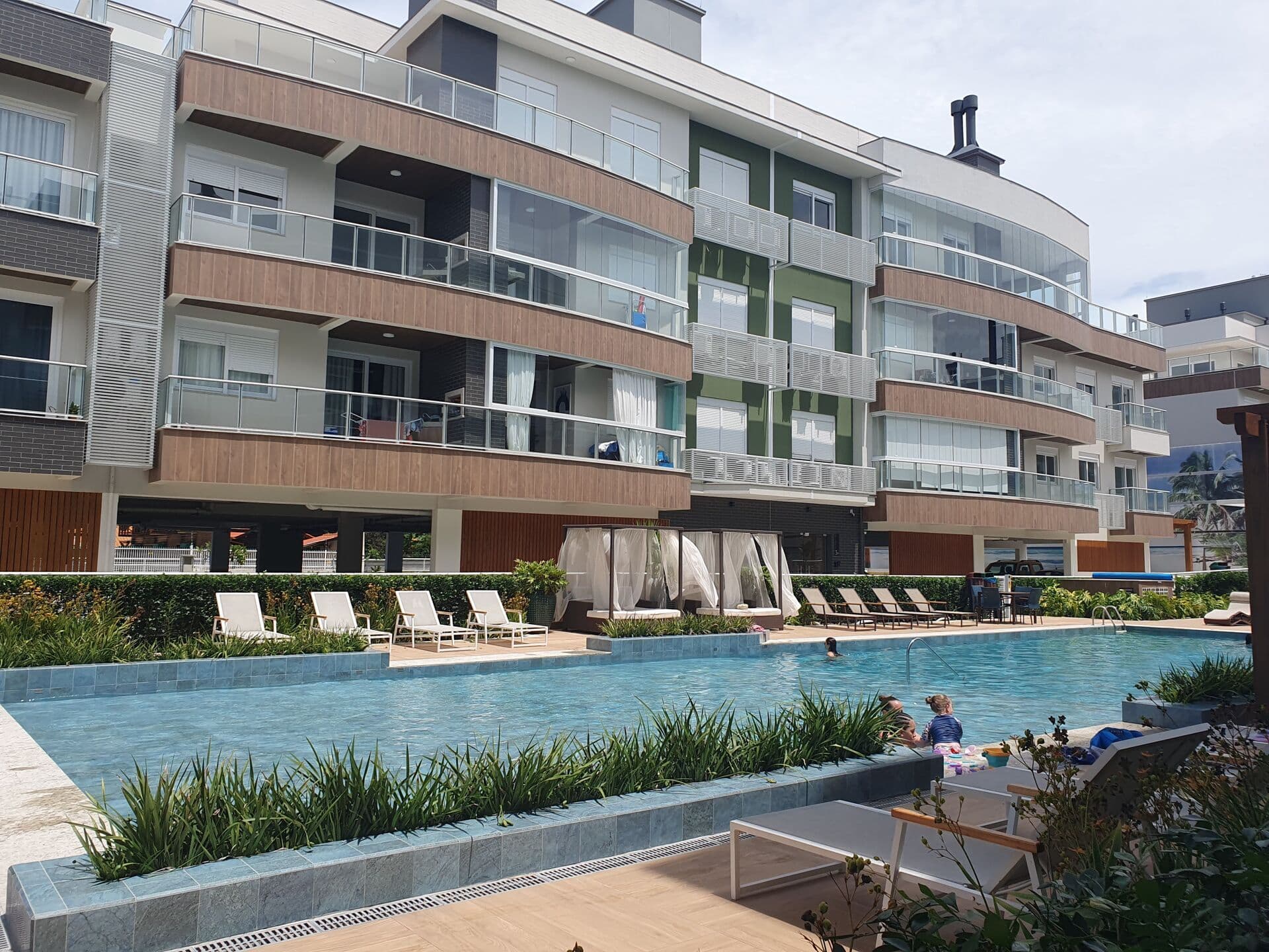 Apartamento 3 dormitórios, 50m da praia no Campeche - Florianopolis/SC