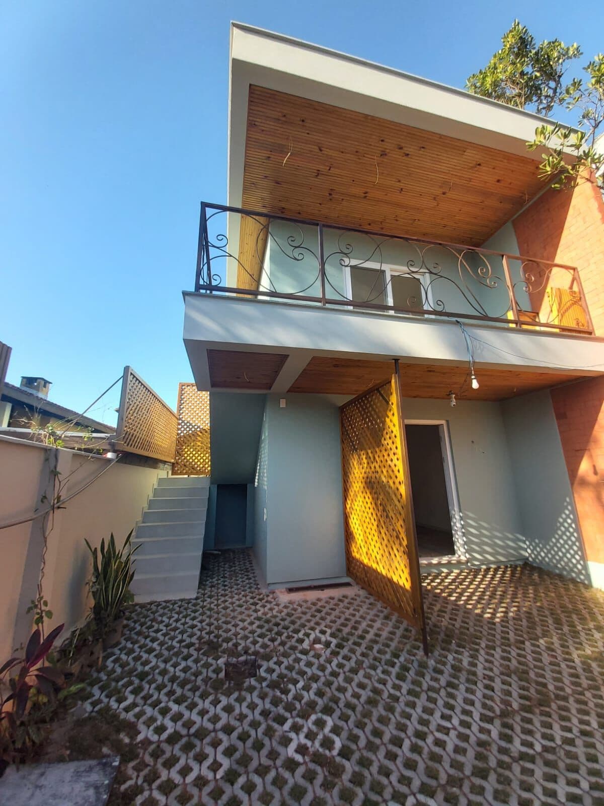 Apartamento NOVO, 2 dormitórios, 50m da praia no Campeche - Florianópolis / SC