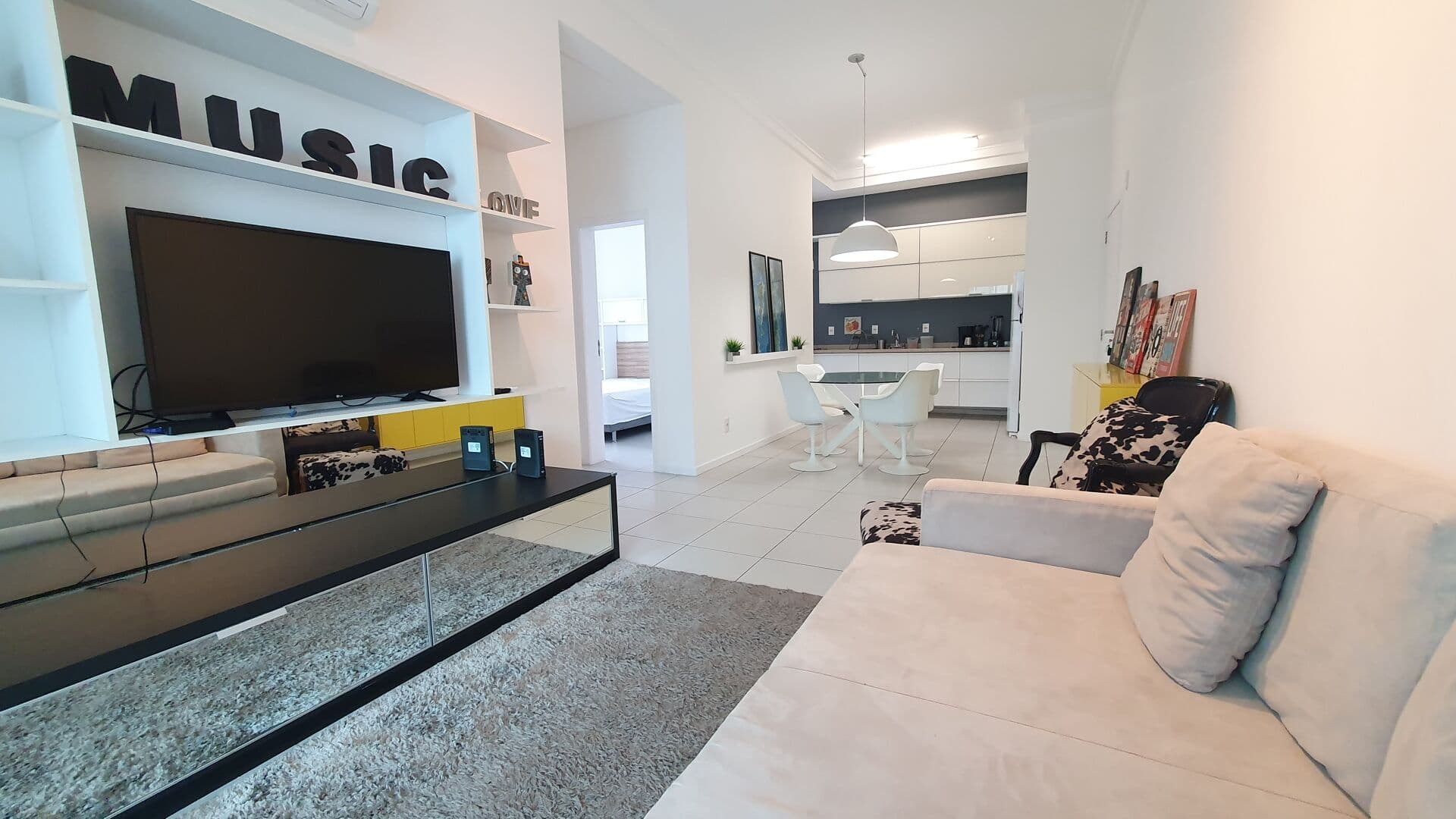 Apartamento 2 suítes, 200m da praia, no Rio Tavares, Florianópolis/SC