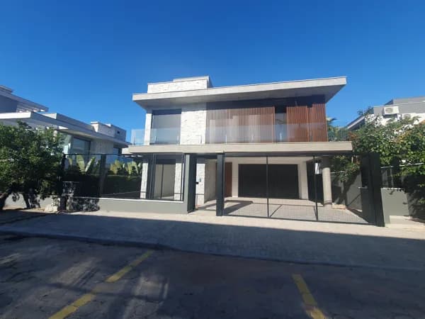 Casa de 3 suítes, localizada no Campeche - Florianópolis/SC