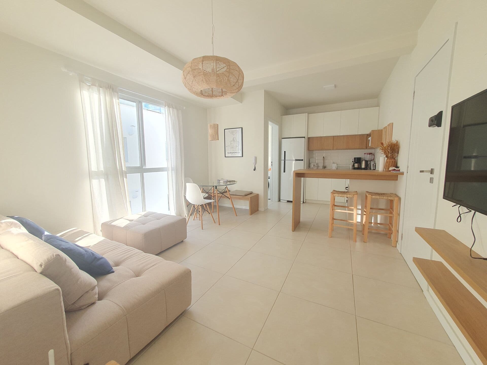 Apartamento MOBILIADO 1 dorm, no Campeche, Florianópolis/SC