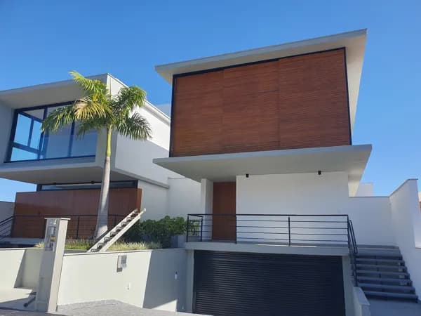 Linda casa, em loteamento planejado de alto padrão na Lagoa da Conceição - Florianópolis/SC