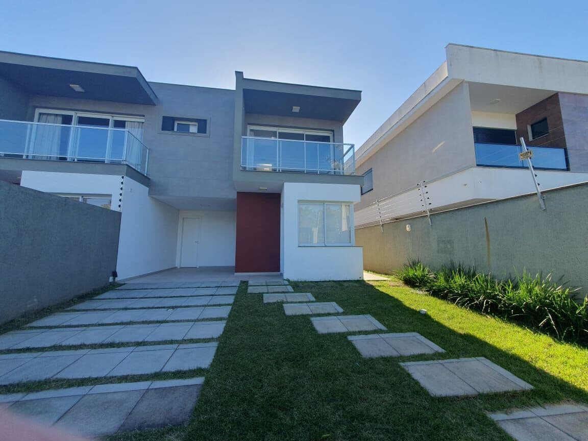 Casa com 3 dormitórios, sendo 1 suíte para alugar, próximo ao Novo Campeche - Florianópolis/SC
