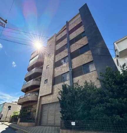Apartamento Exclusivo no Centro de Varginha – 1 por Andar