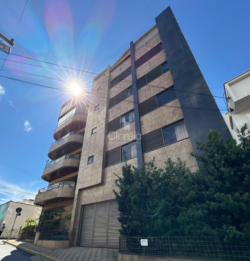 Apartamento Exclusivo no Centro de Varginha – 1 por Andar