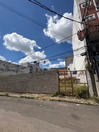 Terreno de 550 m² Plano e Murado em Bairro Vila Pinto Varginha/MG