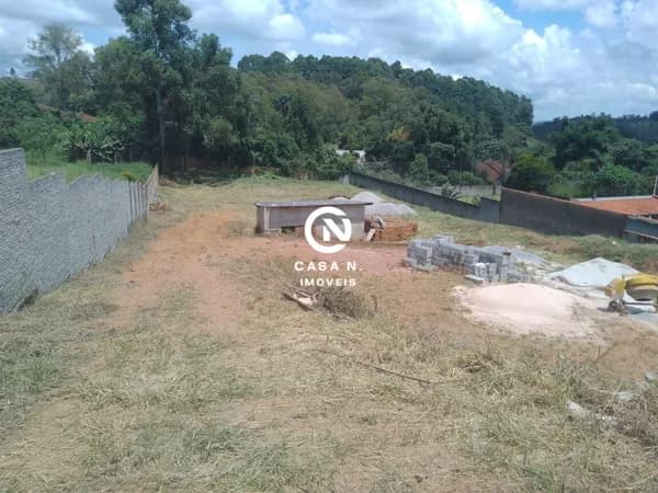 Terreno na Estância Poços de Caldas com 2.560m² todo murado, ótima localização.