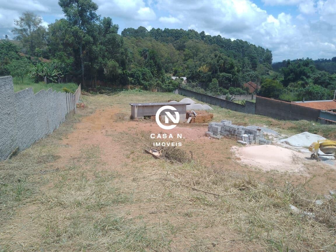 Terreno na Estância Poços de Caldas com 2.560m² todo murado, ótima localização.