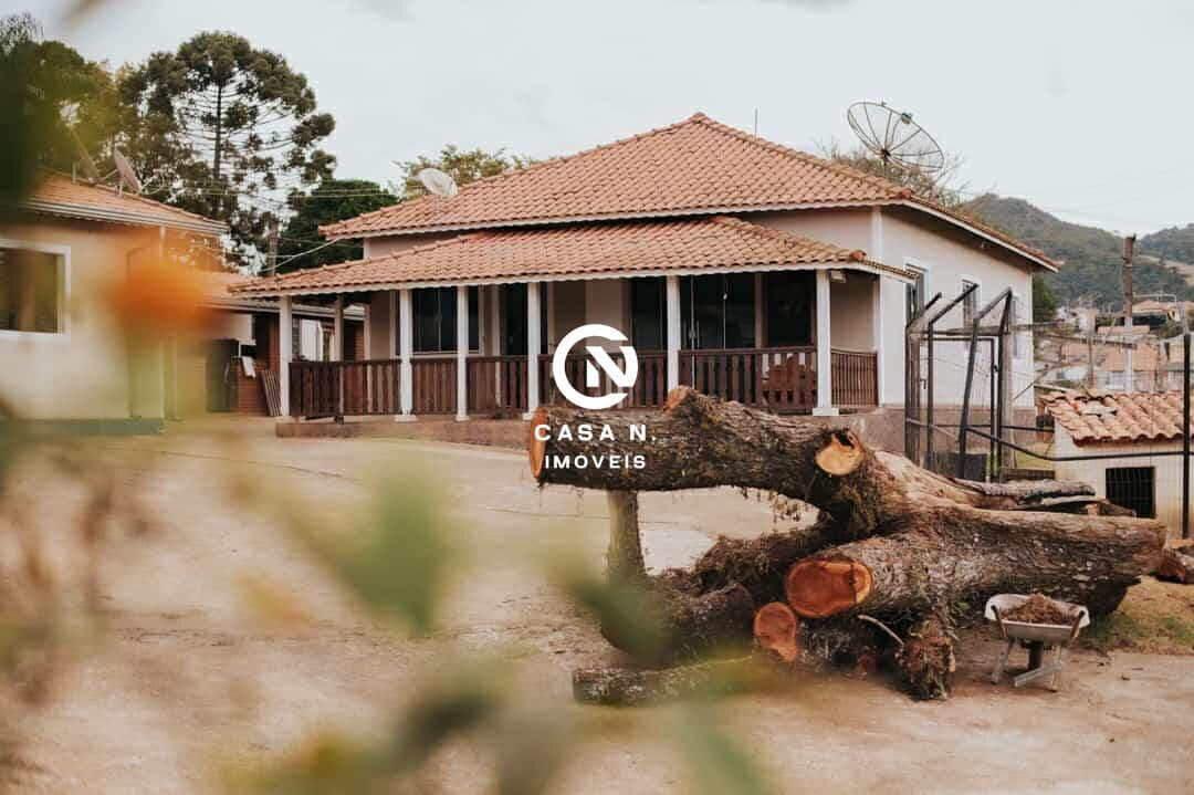 Chácara na Vila Brasil de Nossa Senhora Aparecida, com total de 24.200,00m², salao de festas, piscina, churrasqueira.