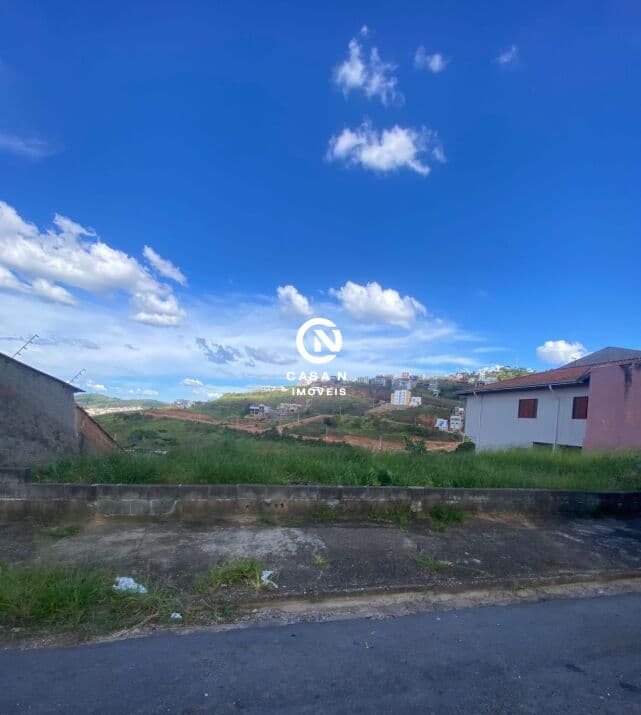Terreno em Jardim Centenário com 350m², localização privilegiada.