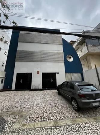 Loja frente de Rua com 330m²: duas salas , um anexo e uma recepção, quatro banheiros e muito mais....
