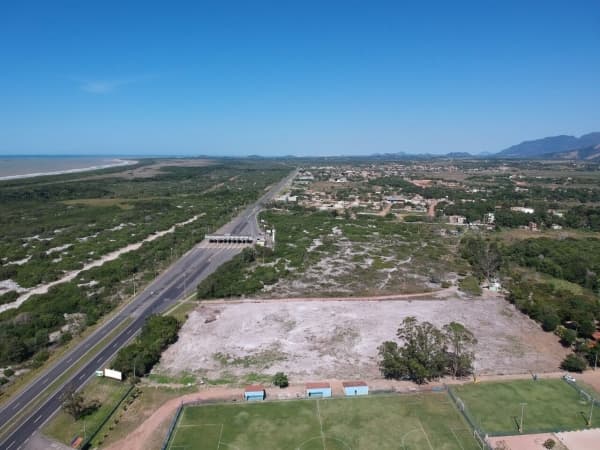 Área de 20000 m² em Guarapari às margens da Rodosol.