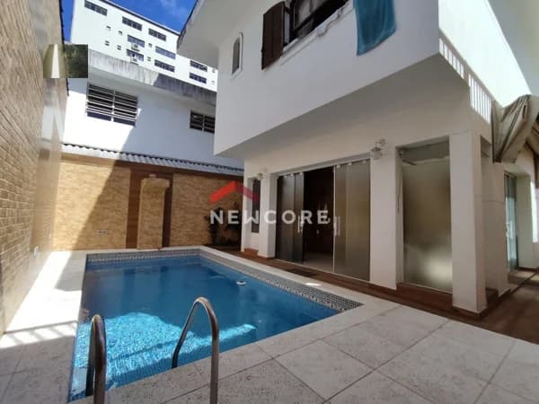 Casa Sobreposta para Venda em Ponta da Praia Santos-SP